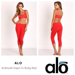 ALO Yoga AirBrush Capri Leggings - Ruby Red